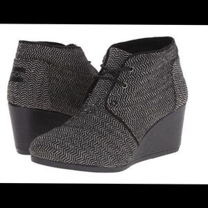 TOMS Herringbone Desert Wedge Ankle Bootie Black White Womens Size 6.5 Lace Up